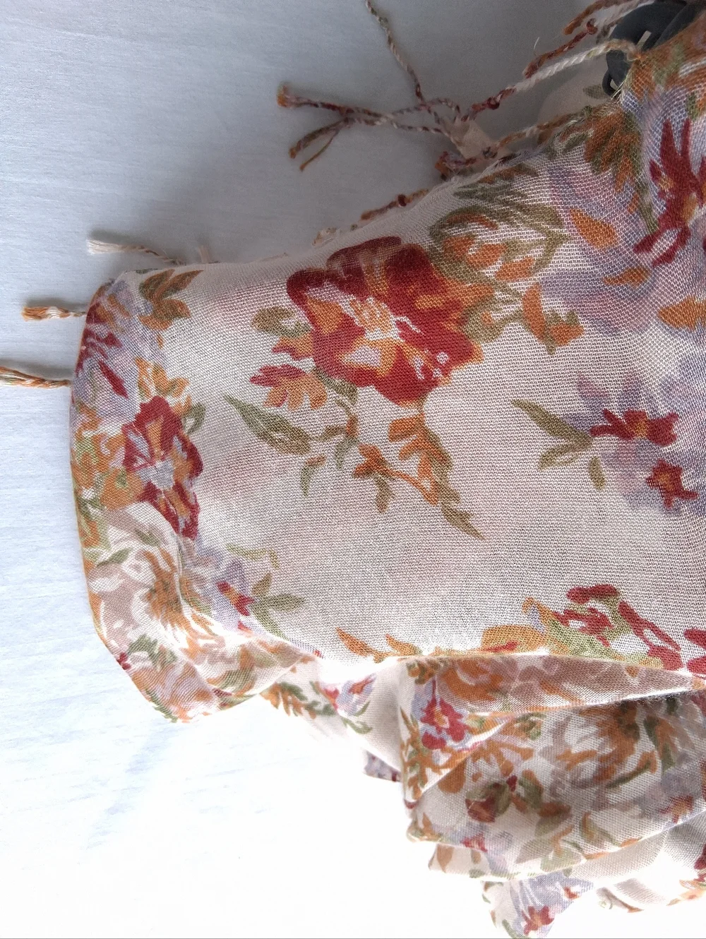 Reitmans Scarf Floral Lightweight Rectangular Cream, Red & green - Picture 7 of 15